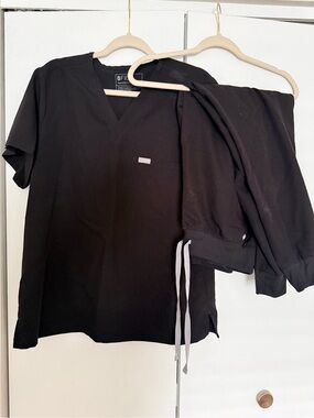 Figs Black Scrub Top and Pants Set